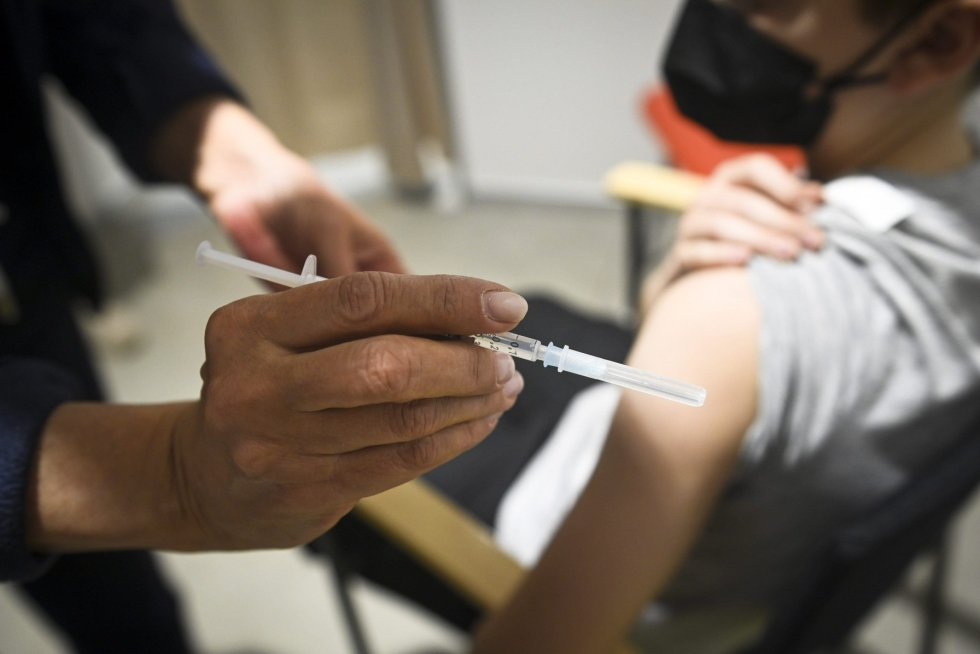 Lasten rokotuksiin tarvittavia rokotevalmisteita saapui Suomeen tällä viikolla. LEHTIKUVA / EMMI KORHONEN