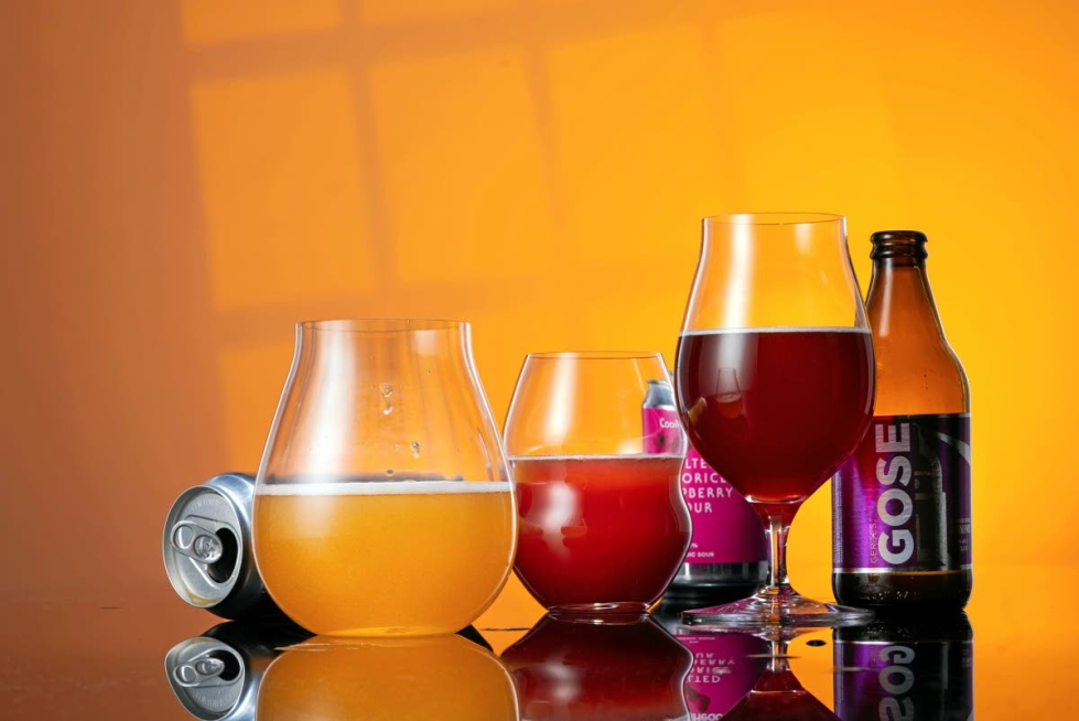 Jalattomat lasit ovat etenkin pienpanimoiden suosiossa. Ota gin tonic -malja, punaviinilasi ja valkoviinilasi käyttöön myös oluen tarjoilussa.