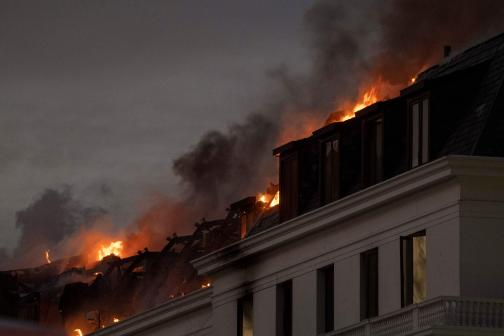 Palo Etelä-Afrikan parlamentissa syttyi ensimmäisen kerran sunnuntaina. LEHTIKUVA/AFP
