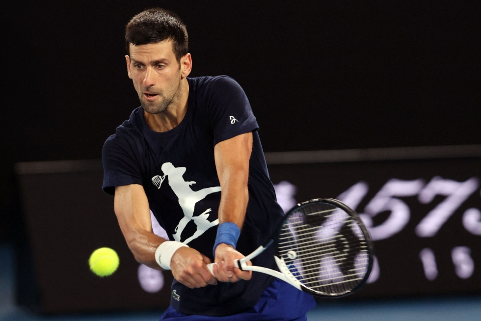 Djokovic osallistui perjantaina harjoituksiin Melbournessa. Lehtikuva/AFP
