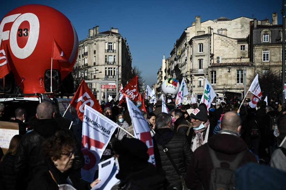 Ranskalaisopettajat osoittivat torstaina mieltä Bordeaux'ssa lounais-Ranskassa. LEHTIKUVA/AFP