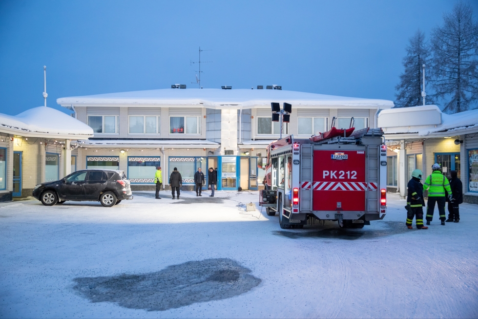 Pelastuslaitos hälytettiin Polvijärven keskustassa sijaitsevaan asuin- ja liikerakennukseen maanantaiaamuna.