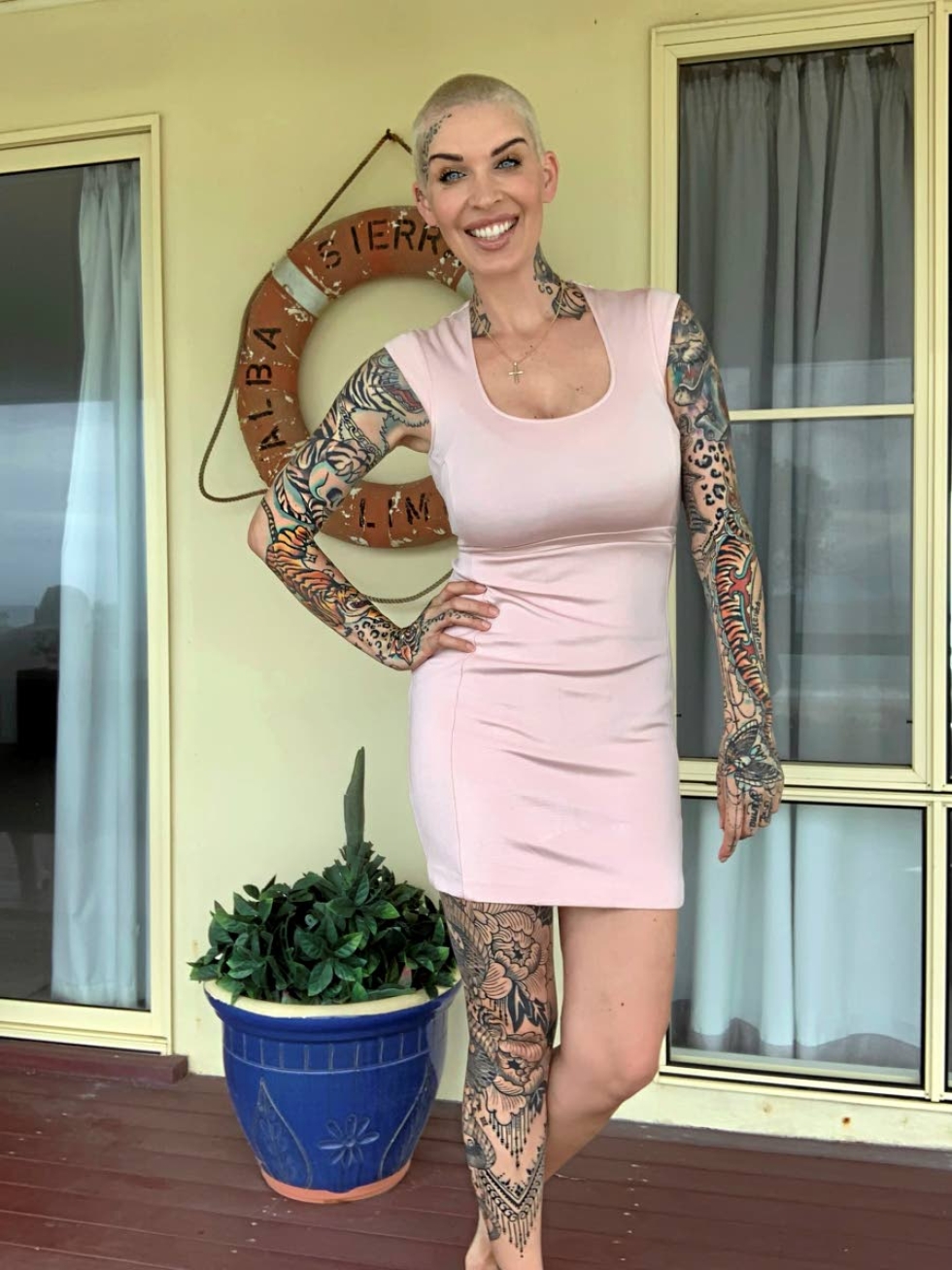 Tatuointiartisti, pin-up-malli ja tv-kasvo Sini Ariell on kulkenut pitkän matkan Ryttylästä Australian maaseudulle. 