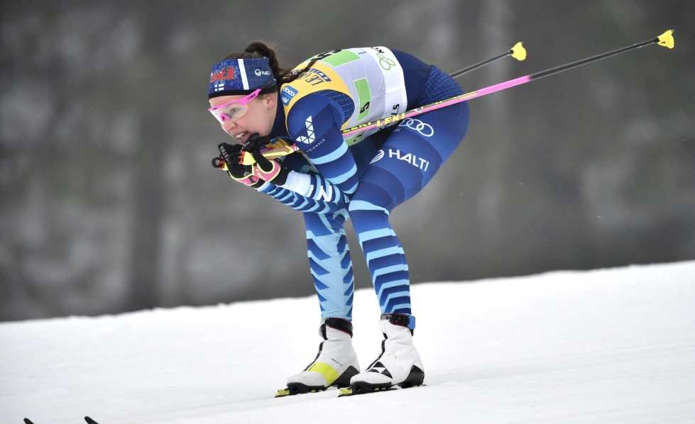 Kerttu Niskanen hiihtää Tour de Skin voitosta. Tänään on vuorossa yhteislähtökisa. LEHTIKUVA / Jussi Nukari