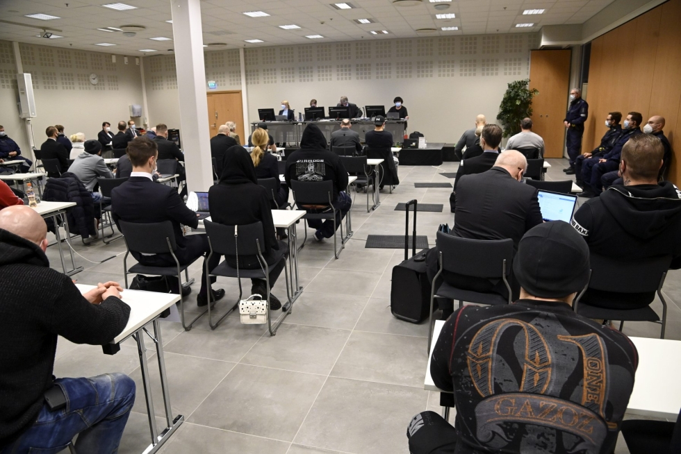 Jutussa on yli 20 syytettyä, joista osa syyttäjän mukaan kuuluu lakkautettavaksi vaadittuun liivijengiin. LEHTIKUVA / Markku Ulander