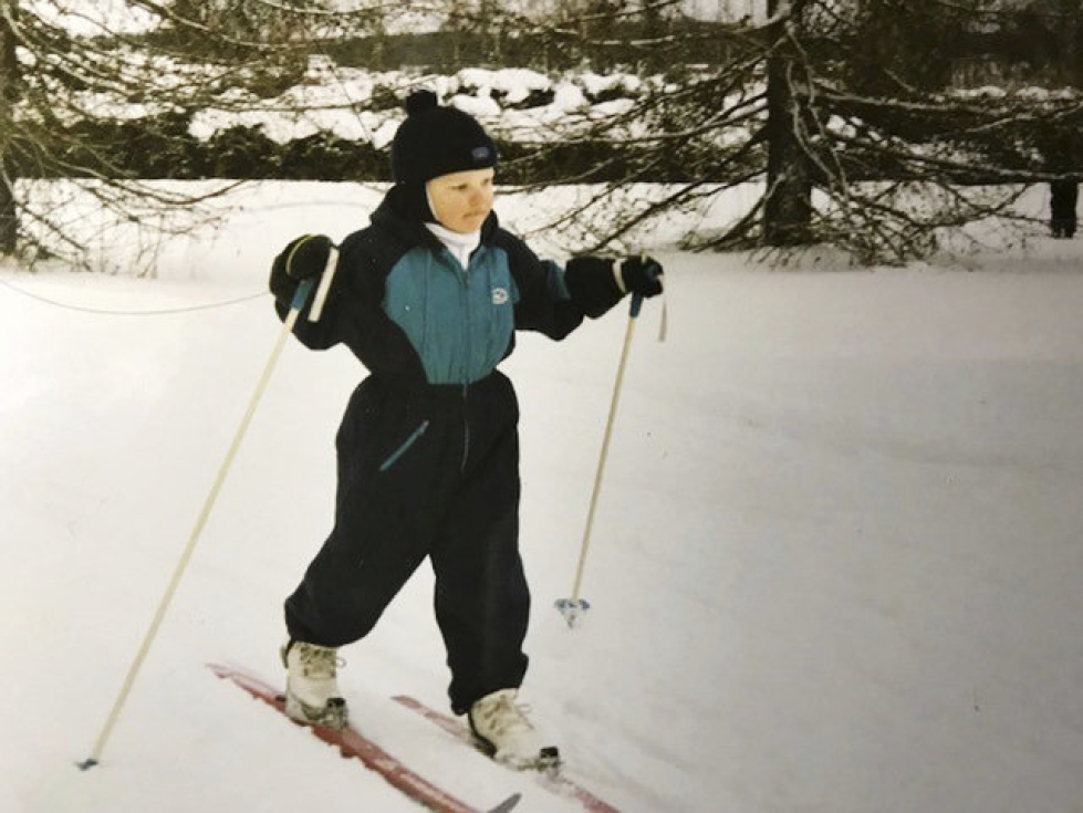 Iivo Niskanen kiinnostui hiihdosta jo lapsena. Niskasen tyylinäyte Vieremän kotimaisemista 1990-luvun puolivälissä.