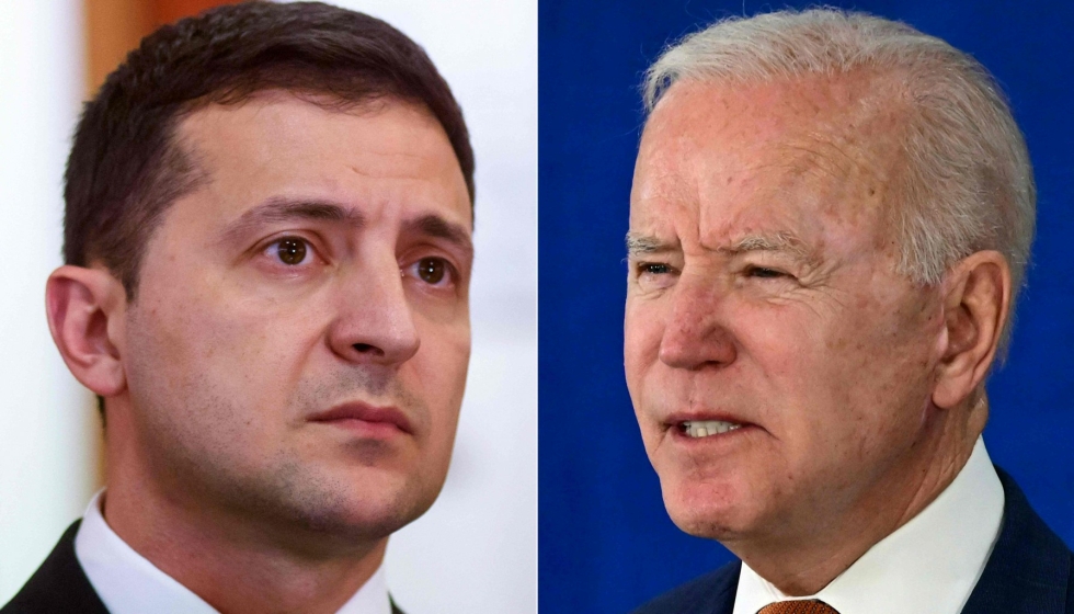 Ukrainan presidentti Volodymyr Zelenskyi (vas.) ja Yhdysvaltain presidentti Joe Biden pitivät puhelinkokouksen sunnuntaina. LEHTIKUVA/AFP
