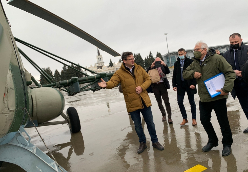 Borrellin vierailun Ukrainassa on tarkoitus kestää torstaihin saakka. LEHTIKUVA/AFP