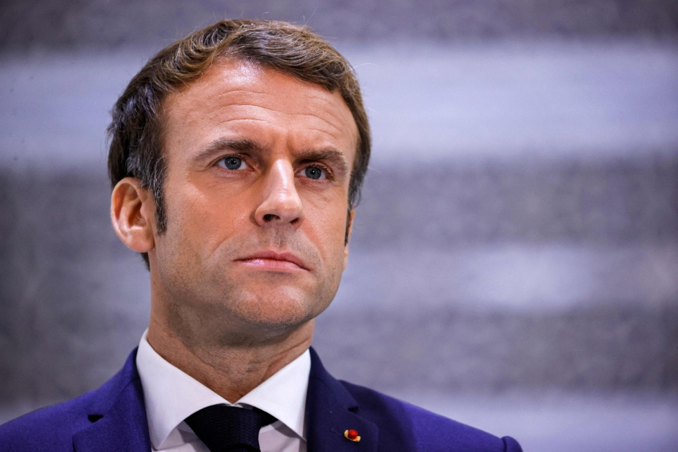 Presidentti Emmanuel Macron linjasi, että hän haluaa tehdä rokottamattomien ranskalaisten elämästä entistä vaikeampaa. LEHTIKUVA / AFP
