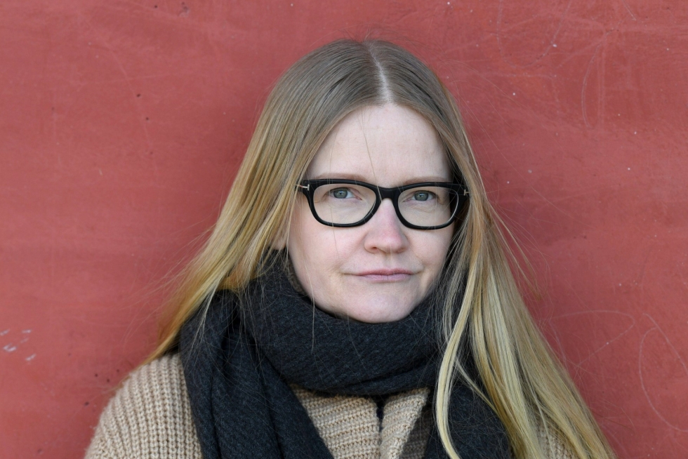 Toimittaja-kirjailija Johanna Vehkoo Helsingissä huhtikuussa 2021. LEHTIKUVA / JUSSI NUKARI 