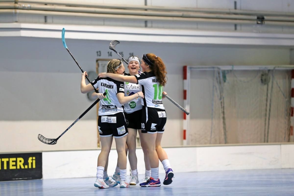 FB Factor riemuitsi 16-vuotiaiden tyttöjen SM-kultaa keväällä 2022. Moni joukkueen pelaajista on nyt mukana 18-vuotiaiden SM-sarjassa ja naisten Suomisarjassa.