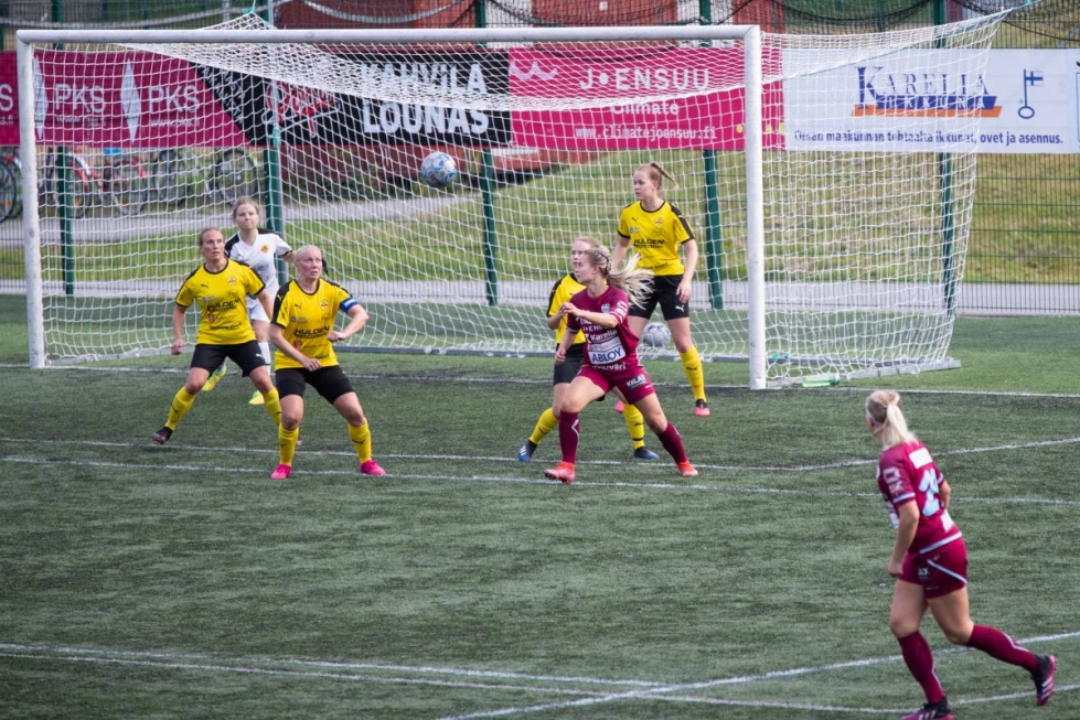 Kuva FC Hertan ottelusta naisten Kakkosesta viime elokuulta. Hertta ylsi viime kaudella naisten Kakkosen runkosarjassa neljänneksi ja ylemmässä jatkosarjassa kolmanneksi omassa lohkossaan.