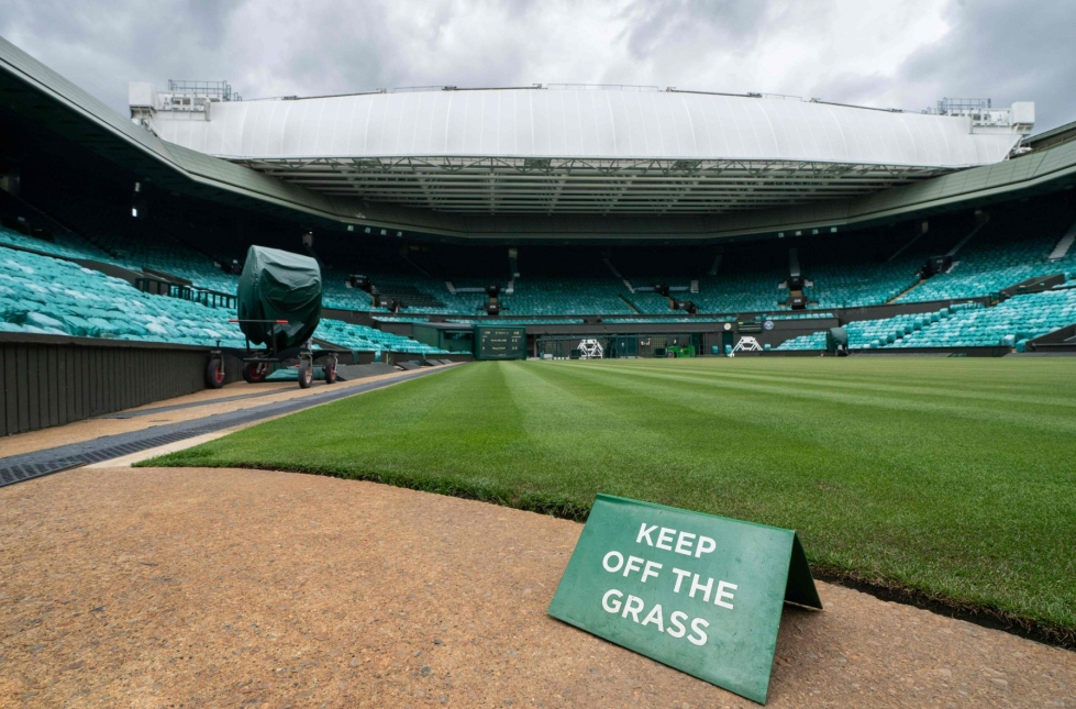 Tenniksen Wimbledon-arvoturnauksen järjestäjät ovat sulkemassa venäläiset ja valkovenäläiset pelaajat Lontoossa pelattavan turnauksen ulkopuolelle. LEHTIKUVA/AFP