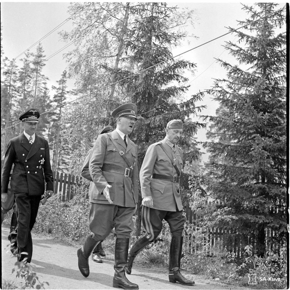 Venäläisen propagandasivusto Regnumin 23.4. julkaisema artikkeli kertoo, miten hitleriläisen Mannerheimin Suomi on liittymässä Natoon.