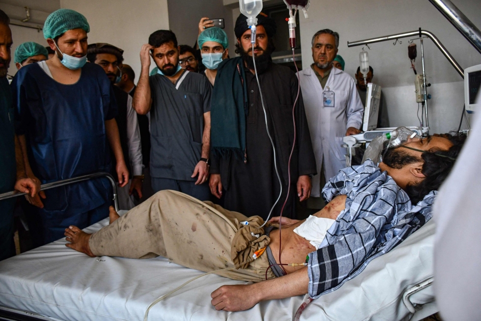 Mazar-i-Sharifin kaupungissa moskeijaan tehdyssä iskussa kuoli ainakin kymmenen ihmistä ja lisäksi ainakin 15 ihmistä haavoittui. LEHTIKUVA/AFP