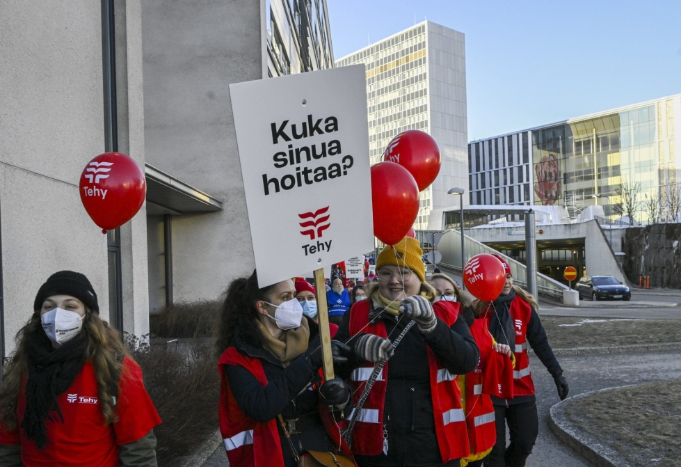 Tehyn hallitus on saanut valtuustolta valtuudet valmistella hoitoalan henkilökunnan joukkoirtisanoutumista. LEHTIKUVA / Markku Ulander