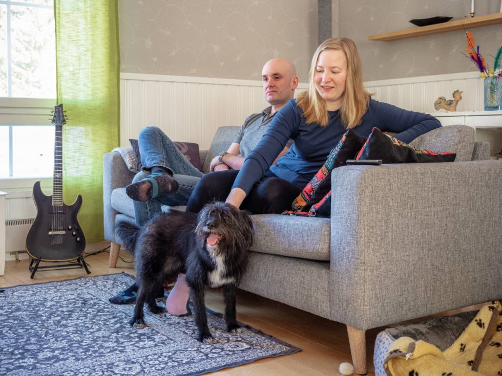 Viti-koira on tuonut Michael Hermanin ja Kirsi Räsäsen elämään iloa surun keskelle. Heidän edellinen koiransa jäi kaksi kuukautta sitten auton alle.