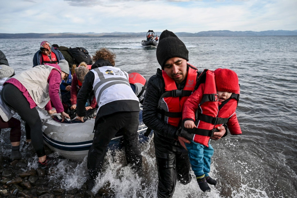 Afganistanilaisia pakolaisia saapui Lesboksen saarelle Kreikkaan helmikuussa 2020. LEHTIKUVA/AFP