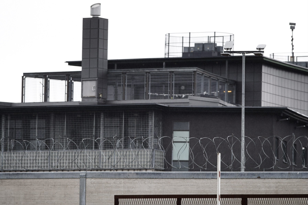 Vantaan vankilan matkasellissä tammikuussa tapahtuneesta henkirikoksesta on nostettu syytteet kahdelle miehelle. Kuvituskuva Vantaan vankilasta. LEHTIKUVA / Roni Rekomaa