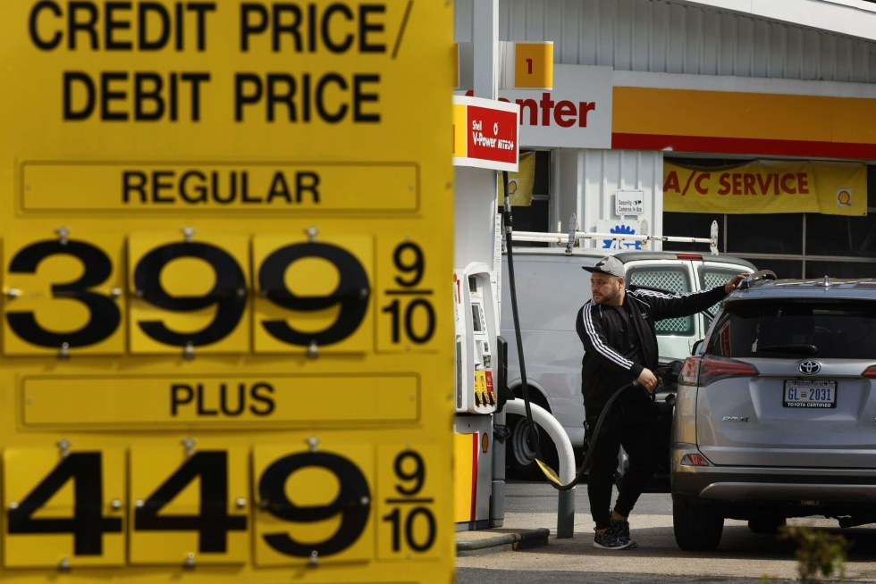 Bensiinin hinnan nousu aiheutti noin puolet kuluttajahintaindeksin kokonaiskasvusta Yhdysvalloissa. LEHTIKUVA/AFP