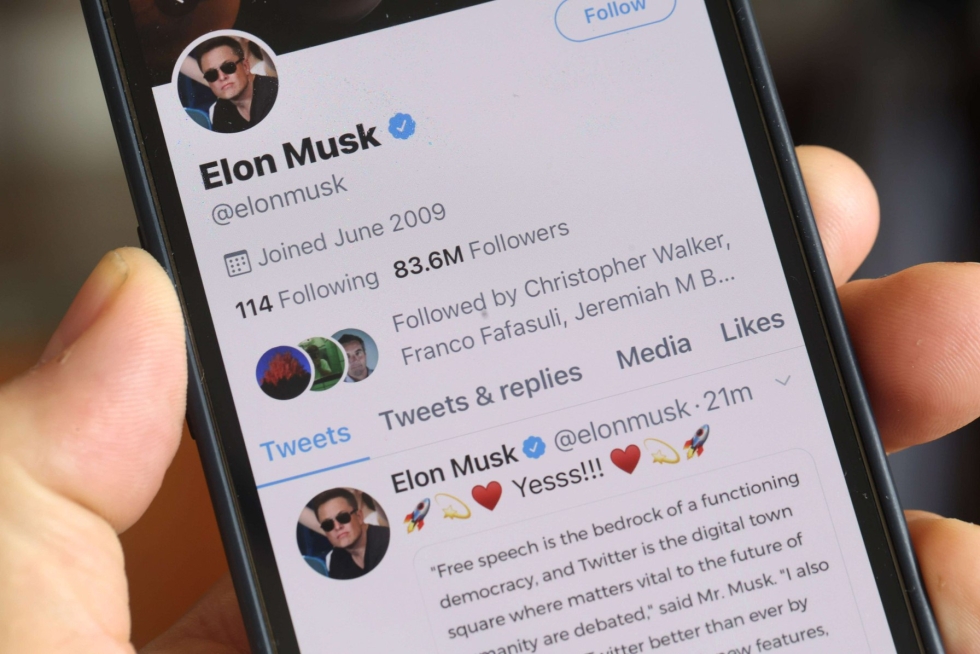 Twitterin hallitus on vahvistanut hyväksyneensä maanantaina monimiljardööri Elon Muskin ostotarjouksen yhtiöstä. LEHTIKUVA/AFP
