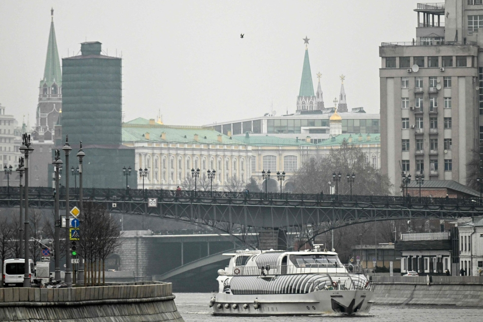 Venäjä on jatkanut Suomen ja Ruotsin Nato-jäsenyysaikeiden arvostelua. Taustalla kuvassa Kreml. Lehtikuva/AFP