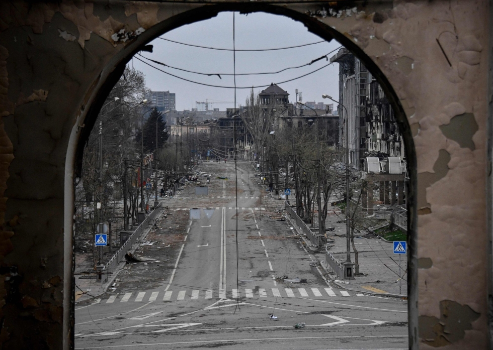 Kuva Mariupolista maanantaina. Kuva otettu Venäjän armeijan järjestämän kaupungissa käynnin aikana. LEHTIKUVA/AFP