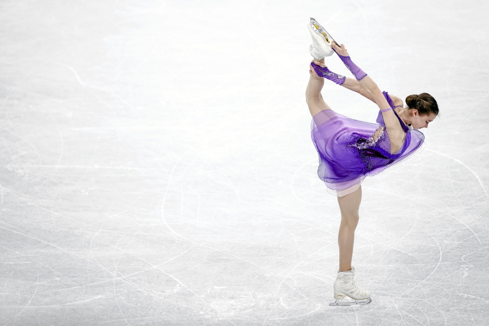 Kamila Valijeva joutui Pekingin olympialaisissa dopingkohun keskelle. Hän oli antanut joulukuussa dopingnäytteen, joka sisälsi kolmea eri sydänlääkettä. Niistä trimetatsidiini on kiellettyjen aineiden listalla. 15-vuotiaana hän on Wadan suojellun henkilön asemassa, ja sai siten jatkaa kilpailemista olympiajäillä. 