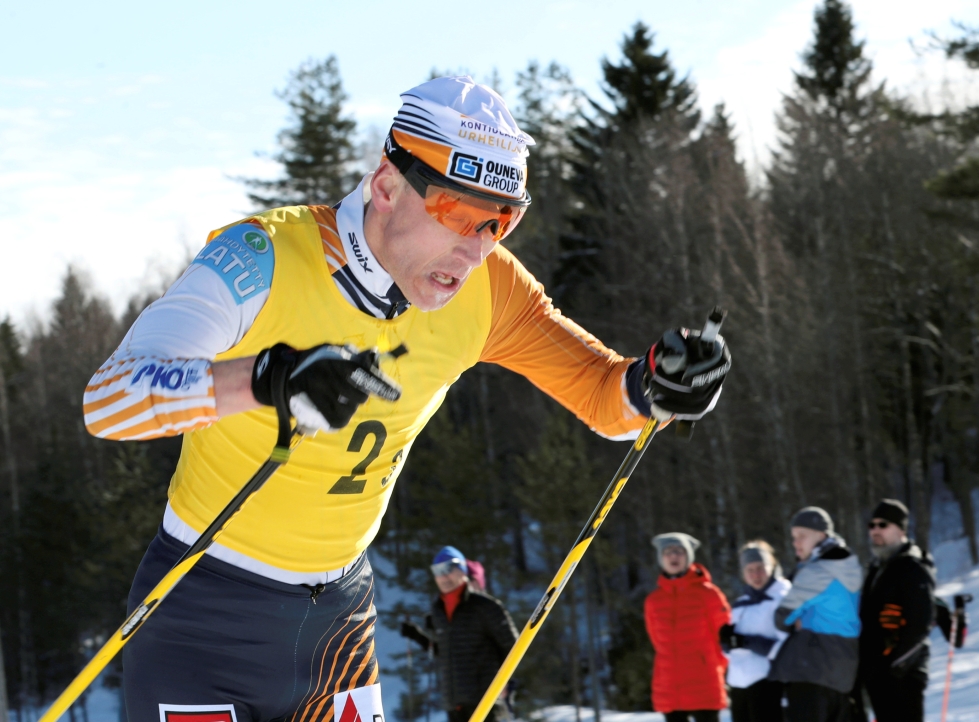 Timo Makkonen hiihti Joensuun joukkueessa lauantaina. 