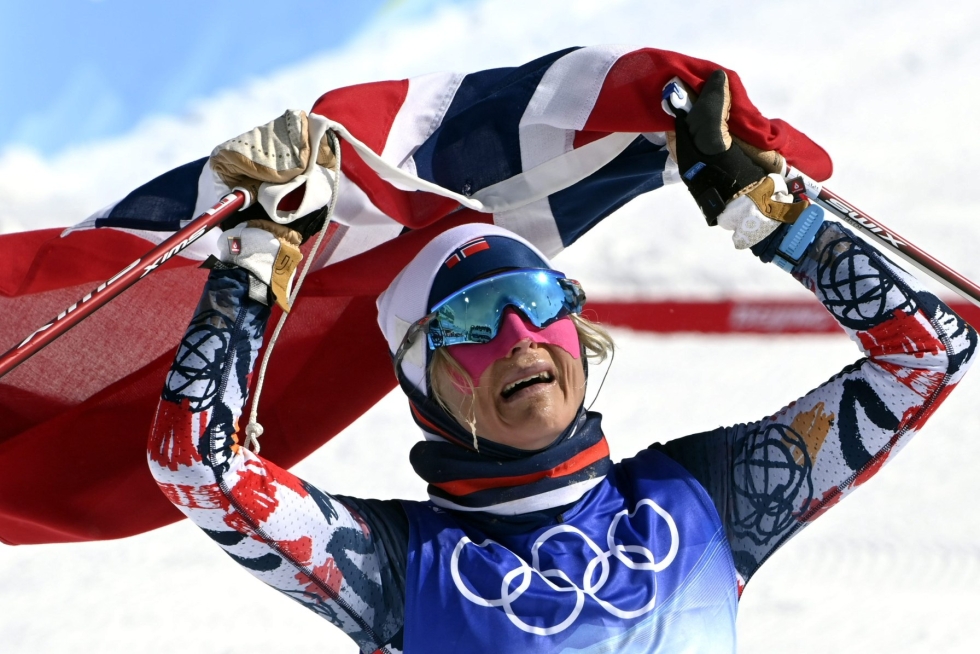 Johaug voitti talvella Pekingin olympialaisissa kolme kultaa, ja hän ilmoitti olympialaisten jälkeen, että ura päättyy tähän kauteen. Lehtikuva / Markku Ulander
