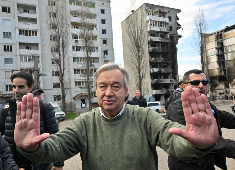  Guterres kävi tutustumassa sodan aiheuttamiin tuhoihin lähellä Kiovaa Borodjankassa. LEHTIKUVA/AFP