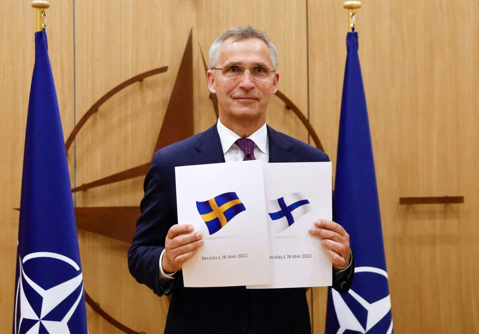 Naton pääsihteeri Jens Stoltenberg otti aamulla vastaan Suomen ja Ruotsin Nato-jäsenyyshakemukset. LEHTIKUVA / AFP 