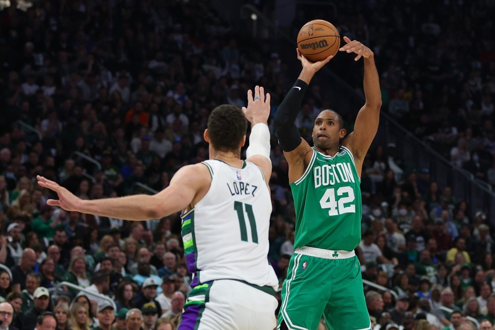 Celticsin Al Horford (oik.) heitti päätösjaksolla 16 pistettä. LEHTIKUVA/AFP