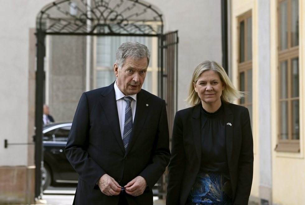 Suomen presidentti Sauli Niinistö (vas.) ja Ruotsin pääministeri Magdalena Andersson Tukholmassa aiemmin viikolla. LEHTIKUVA / MARKKU ULANDER
