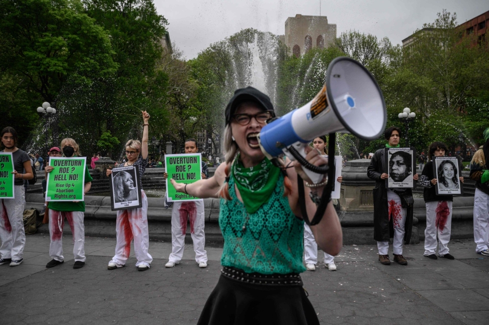 Korkeimman oikeuden päätöstä asiassa odotetaan kesäkuussa. Aborttioikeuden puolustajien mielenosoitus New Yorkissa 13. toukokuuta. Lehtikuva/AFP 