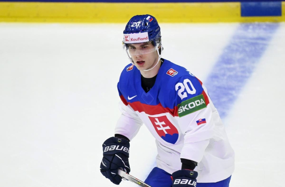 Kesän NHL-draftin kärkinimien joukkoon povailtu Slovakian Juraj Slafkovsky on MM-kisoissa pelaajatarkkailijoiden jatkuvan seurannan alla. 
