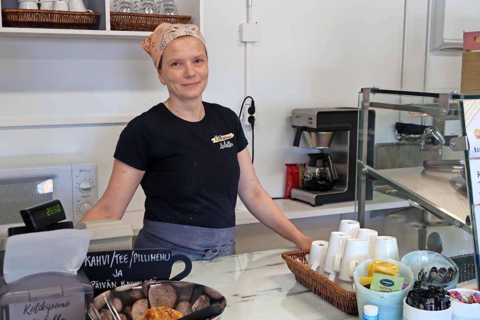 Yrittäjä Leila Sallisen kotileipomo sijaitsee Rääkkylän yrittäjätalossa. Leipomon yhteydessä on myös kahvila.