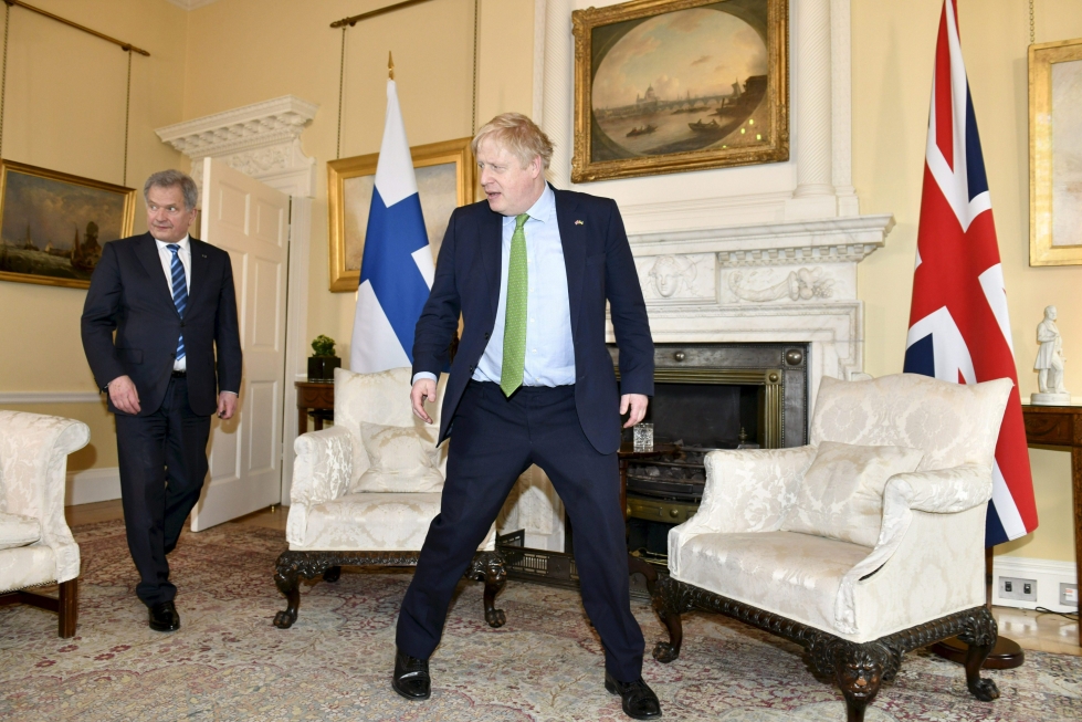 Presidentti Sauli Niinistö tapaa tänään Helsingissä Britannian pääministerin Boris Johnsonin. Arkistokuva edellisestä tapaamisesta maaliskuulta.