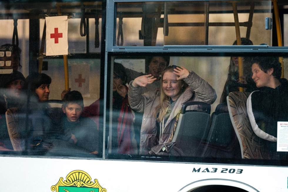 Keskiviikkona Mariupolin kaupungista ja sen esikaupunkialueilta saatiin evakuoitua 344 ihmistä. LEHTIKUVA/AFP