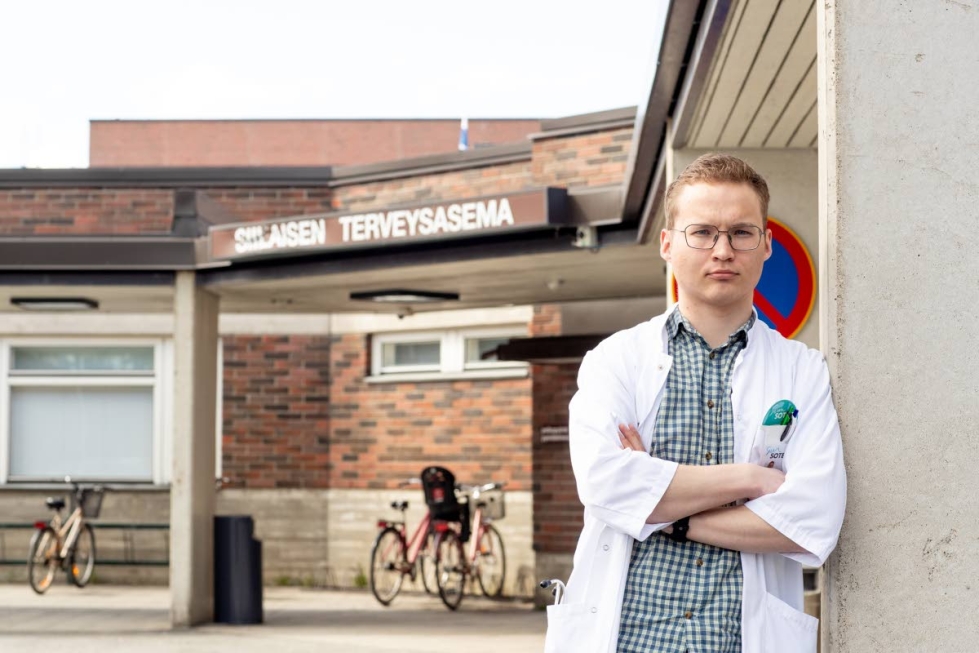 Siilaisen terveysaseman lääkäri Henrik Ahvenjärvi kokee, että uusi Terveyskeskuslääkäri 2.0 -malli jättää sopivasti aikaa kehittyä omassa työssä ja energiaa jää myös vapaa-aikaan. 