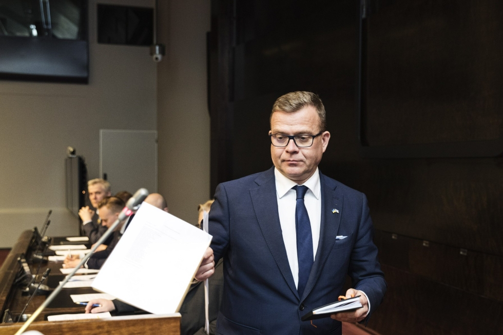 Puolustusvaliokunta julkisti tänään lausuntonsa hallituksen turvallisuusympäristön muutosta koskevasta ajankohtaisselonteosta. Kuvassa valiokunnan puheenjohtaja Petteri Orpo (kok.). LEHTIKUVA / Roni Rekomaa