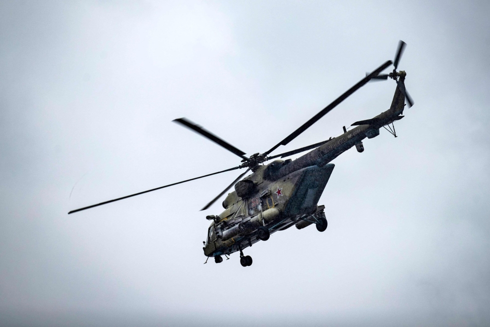Ilmatilaloukkauksest epäilty sotilashelikopteri on puolustusministeriön mukaan tyyppiä Mi-17. Helikopteri on kuvattu vuonna 2020 Syyriassa. LEHTIKUVA/AFP 