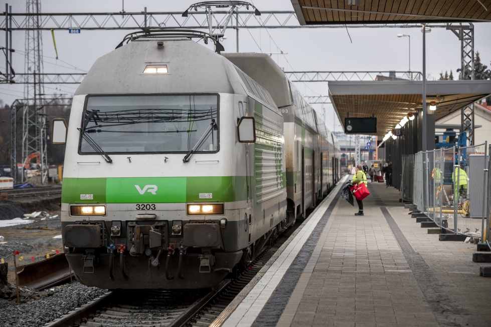 Lakko uhkaa pysäyttää junaliikenteen koko Suomessa maanantaista alkaen.