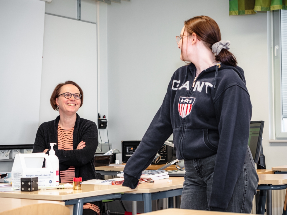 Tiina Tapio opettaa venäjää Kontiolahdella sekä yläkoulussa että lukiossa. Maailmantilanne ei ole ainakaan vielä nakertanut kielen suosiota oppilaiden keskuudessa.
