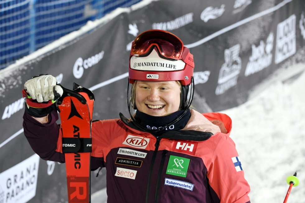 Suomen alppihiihtäjien viime kausi jäi vaisuksi. Rosa Pohjolainen keräsi parhaana suomalaisena 25 maailmancupin pistettä. Lehtikuva / Jussi Nukari