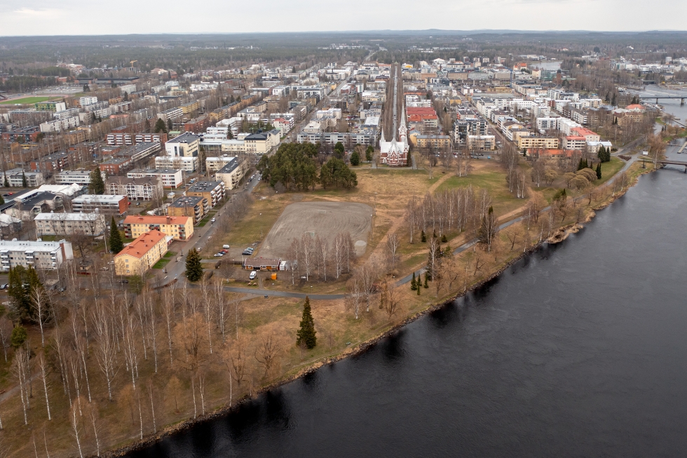 Kukkilinnunpuisto tulee Joensuun eteläisen ruutukaavan kupeeseen Pielisjoen rantaan.
