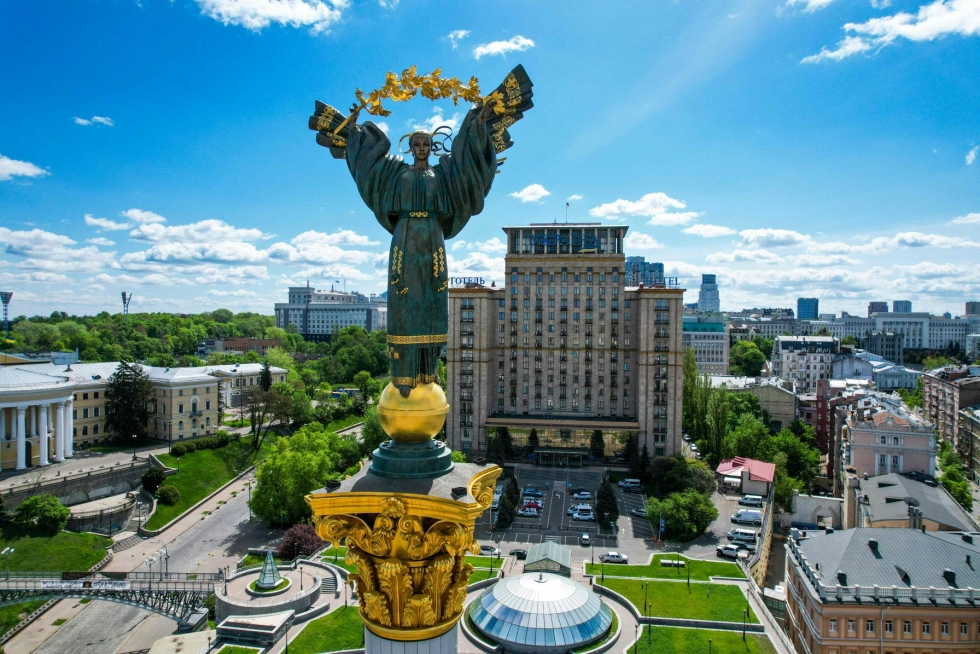 Itsenäisyyden monumentti Maidanin aukiolla Kiovassa 9. toukokuuta. Lehtikuva/AFP