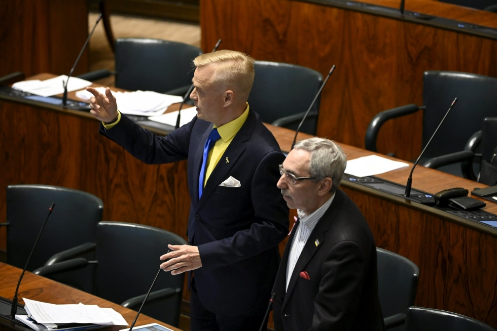 Kokoomuksen Timo Heinonen antoi kiitosta satsauksista puolustukseen ja Ukrainan auttamiseen, mutta moitti julkisen velan kasvua. LEHTIKUVA / Markku Ulander