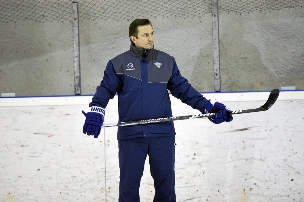 Ville Peltonen kuului Suomen A-maajoukkueen valmennustiimiin vuosina 2014–16. Leijonien olympiakullalle hattua nostava Peltonen viettää lähipäivät Pohjois-Amerikassa.