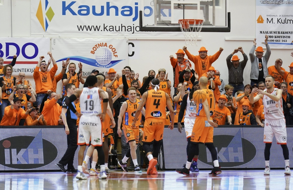 Karhu Basket voitti Salon Vilppaan pistein 90–68 miesten Korisliigan ensimmäisessä loppuottelussa. LEHTIKUVA / Ville Vuorinen